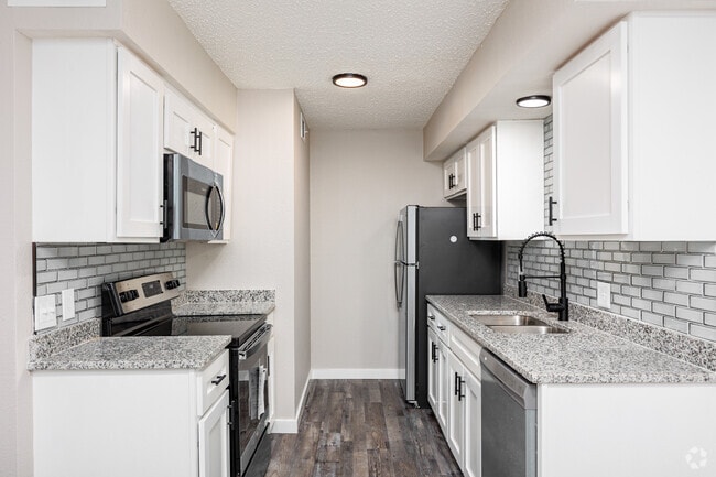 1BR, 1BA - 707SF