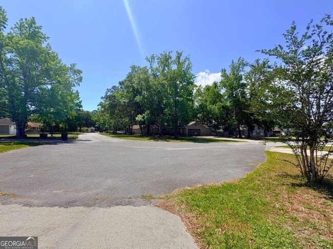 Photo - 142 Woodvalley Ct