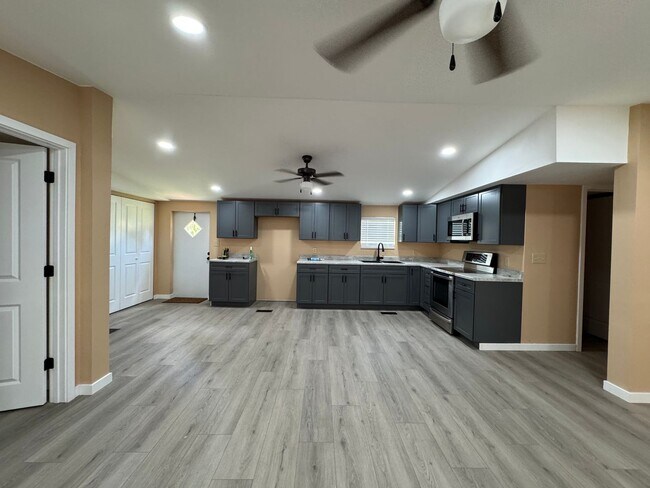 Photo - Newly Remodeled 3 Bedroom Manufactured Home in Suwannee County
