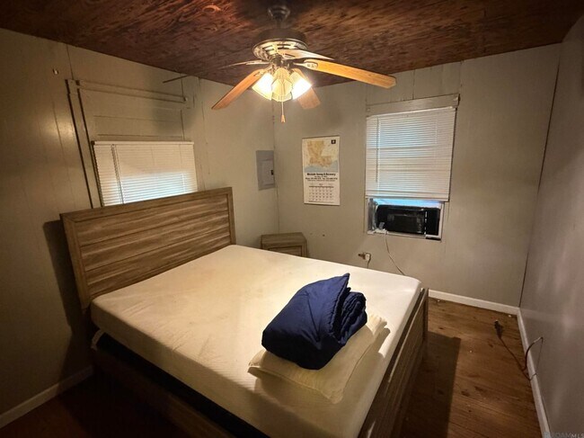 Photo - 6865 Island Rd