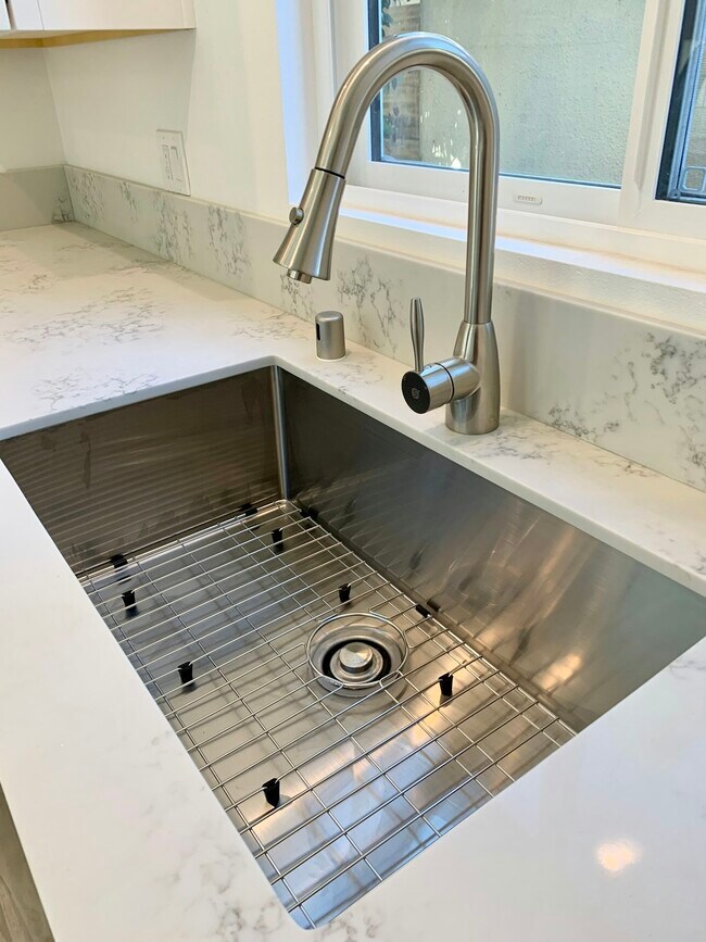 Photo - 2221 Glendon Ave