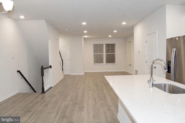 420 Herringbone Wy