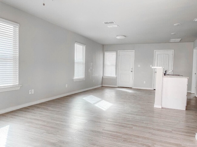 Photo - 2406 Fir Ave