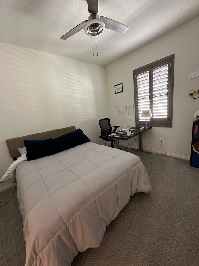 Photo - 3 Bedroom Townhome in Santa Clarita