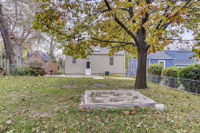 Photo - 5210 Rees St