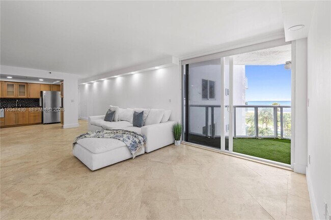 Photo - 2457 Collins Ave Unit 406