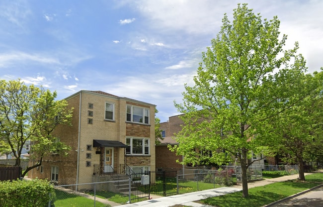 Building Photo - 5439 W Schubert Ave Unit Basement