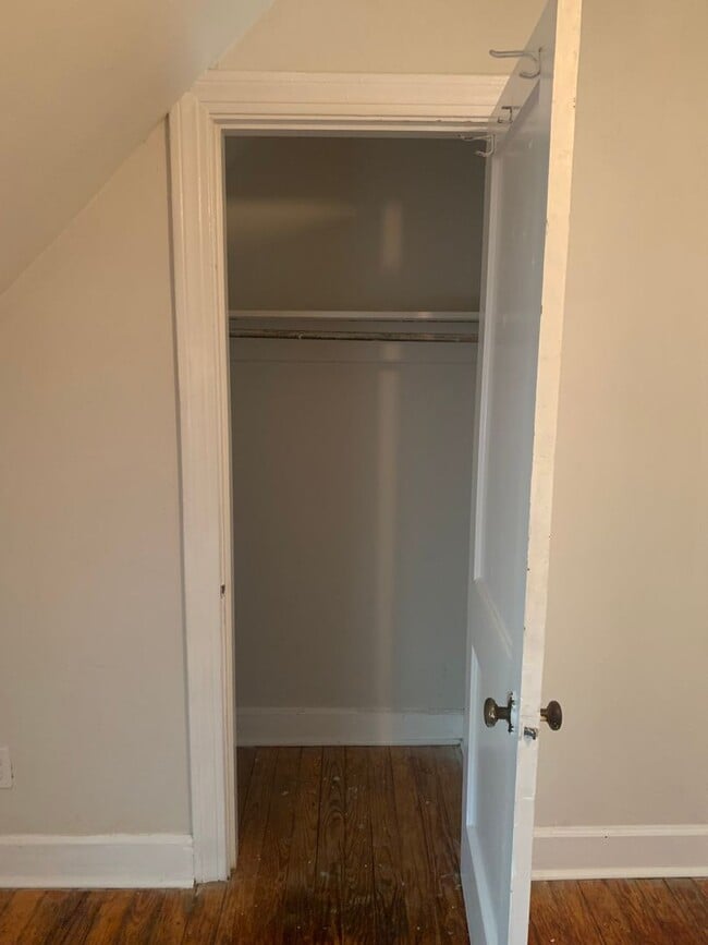 Building Photo - 424 E Maxwell St Unit 3