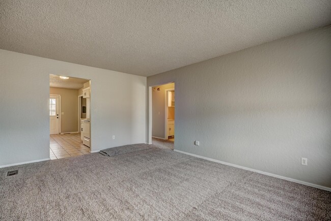 Photo - 628 N Robin Way