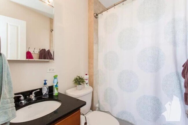 Photo - 2 bedroom in Chicago IL 60613 Unidad 1