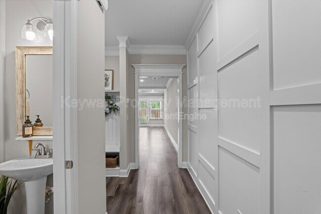 Photo - 1043 Linsmore Ave