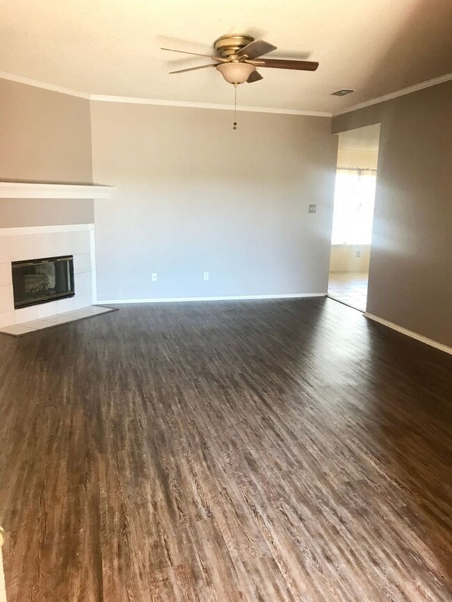 Photo - Fantastic 3/2/2 located in South Lubbock! Preleasing for JULY 1st!!