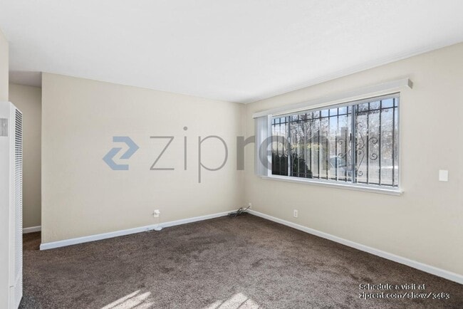 Photo - 1379 Harmon St