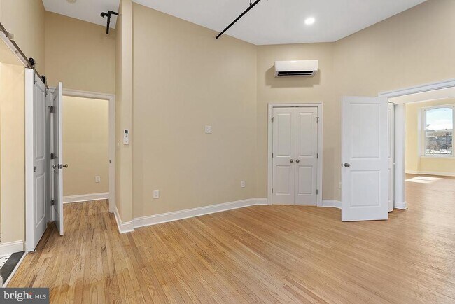 Photo - 2029 Walnut St