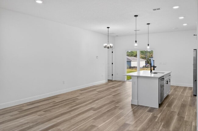 Photo - 1852 W Quaker Ln