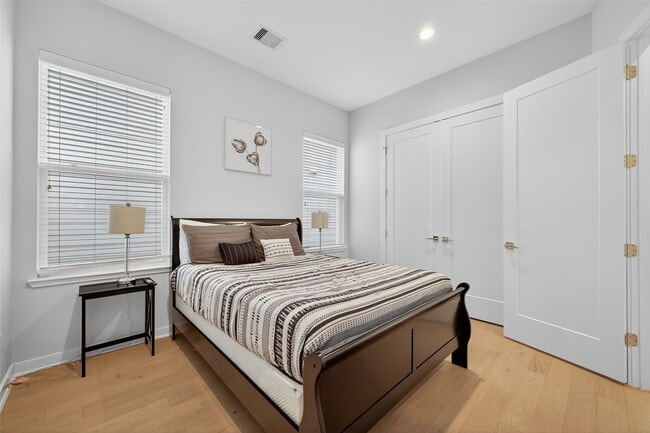 Building Photo - 2617 Live Oak St