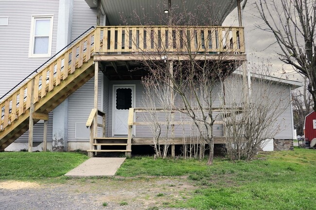 328 Center St Unit 101