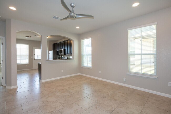 Photo - 415 Epiphany Ln