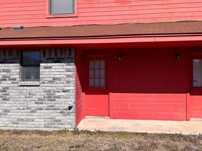 Photo - 1102 Leslie Cir Unit C