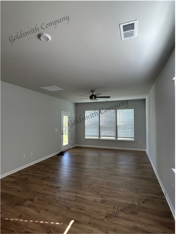 Photo - 111 Gervais Cir