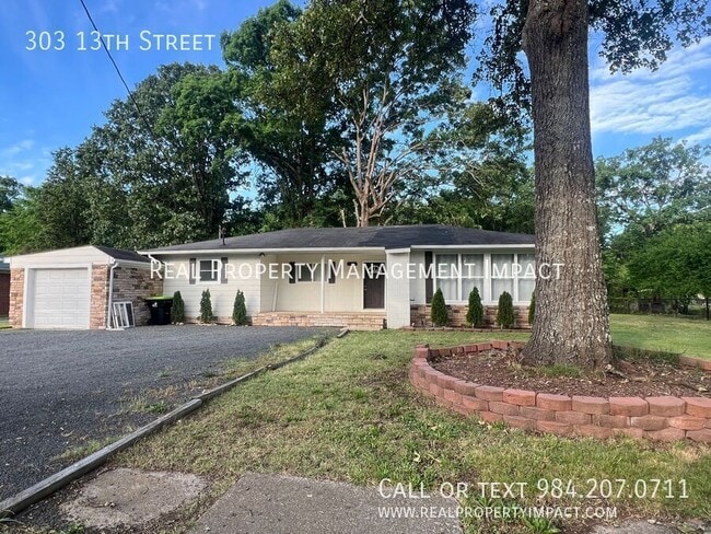 Photo - 303 13th St House