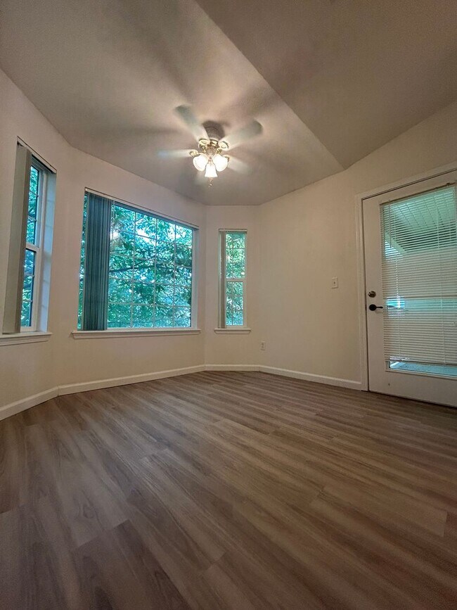 Photo - 10054 W Garverdale Ln Unit 619-202