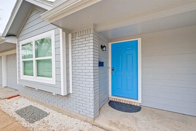 Photo - 5330 Hialeah Dr