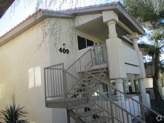 Building Photo - APPLICATION APPROVED- Rock Springs I Condo... Unit 202