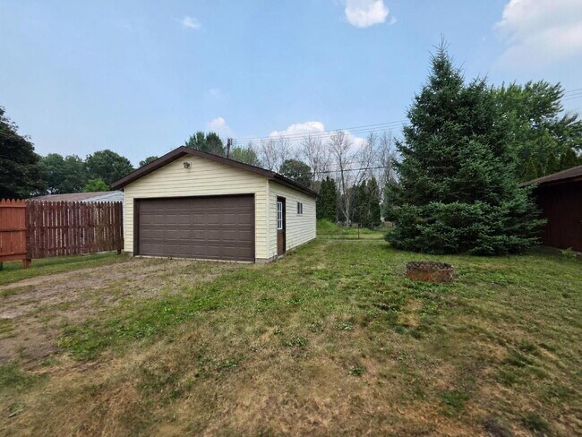 2 Bedroom, 1 Bathroom Home with Garage Available Now