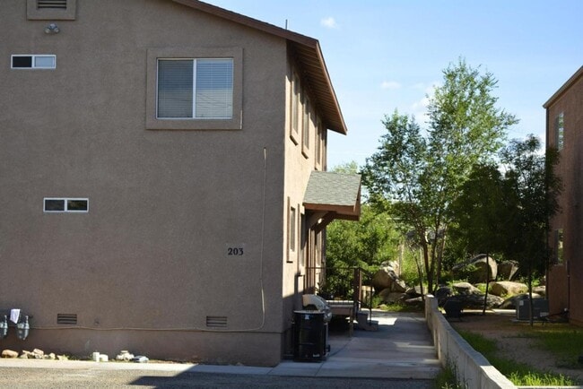 Building Photo - 203 Meany St Unit A