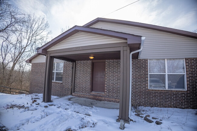 Building Photo - 2610 Schott Rd Unit 3