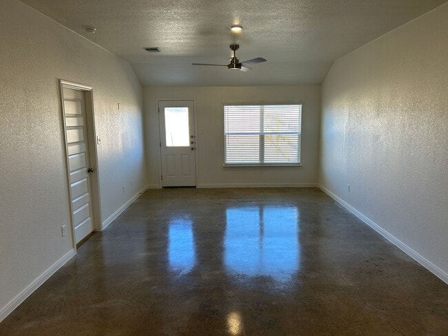 Photo - 909 Switchgrass Dr Unidad A-STILL OCCUPIED BY RESIDENT