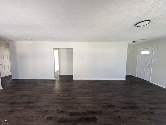 Photo - 451 W 26th St