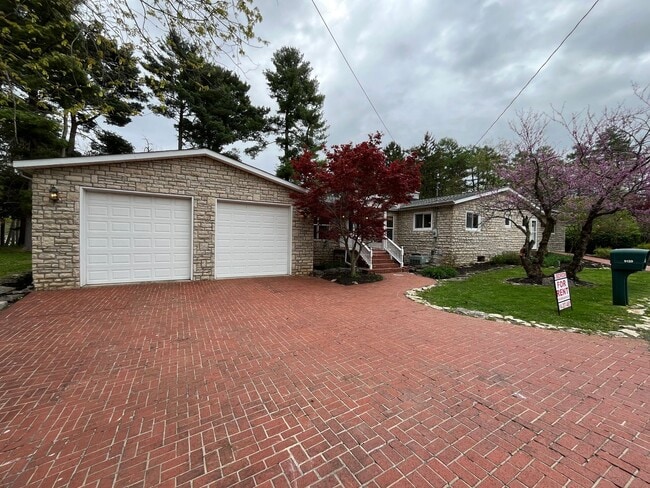 Photo - **RIVERFRONT 4-BEDROOM/2-BATH WITH 4-CAR GARAGE, FULL BASEMENT!!**