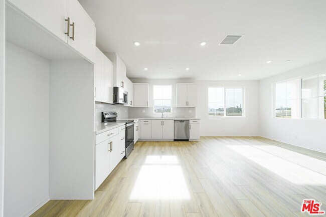 Photo - 16151 Linden Ln