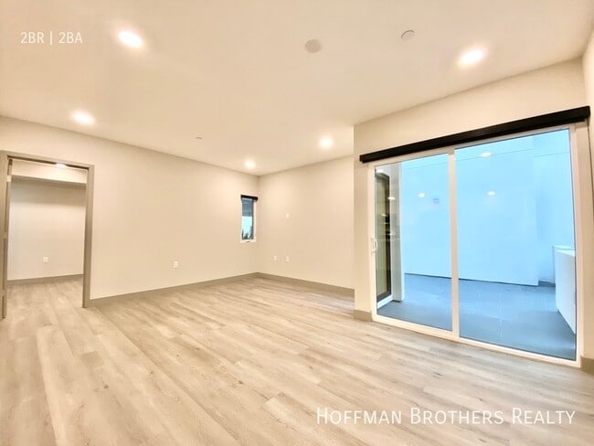 Photo - 1532 Brockton Ave Unidad 310