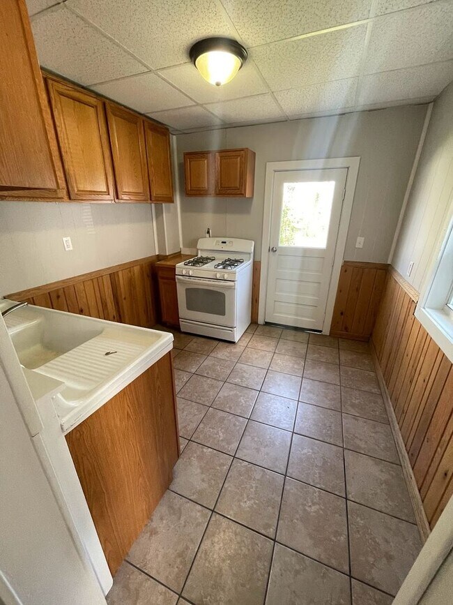 Photo - 1462-1464 Logan Avenue Unit 1462