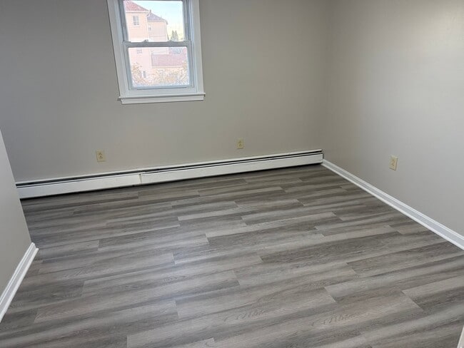 654 Alden St Unit 3