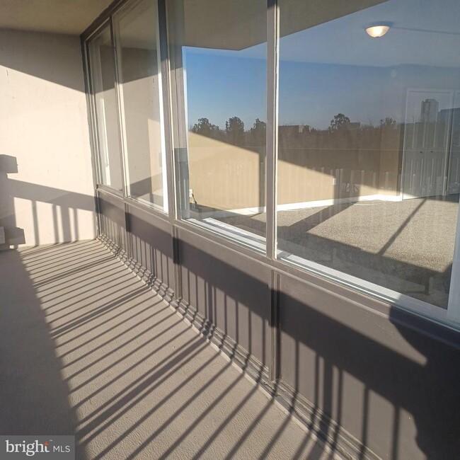 Photo - 3705 S George Mason Dr Unidad 708S