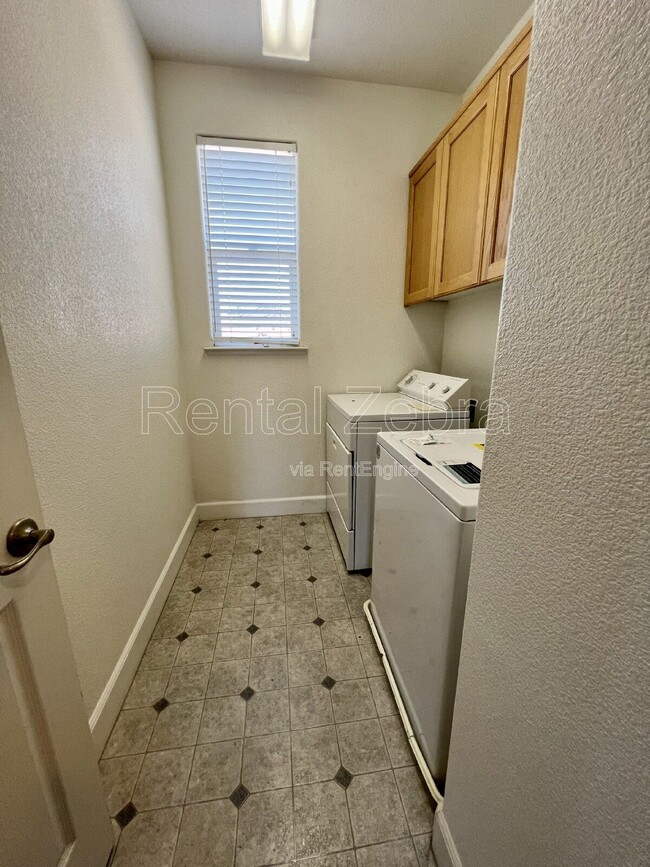 Photo - 459 Jacobs Dr