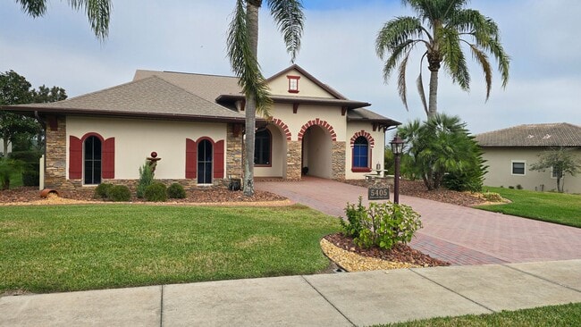 Photo - Stunning 3 Bedroom, 3 Bath Home – 2,500 sq/ft – Oversized Garages & Modern Upgrades