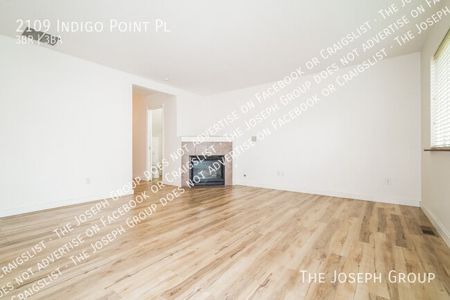 Photo - 2109 Point Pl SW