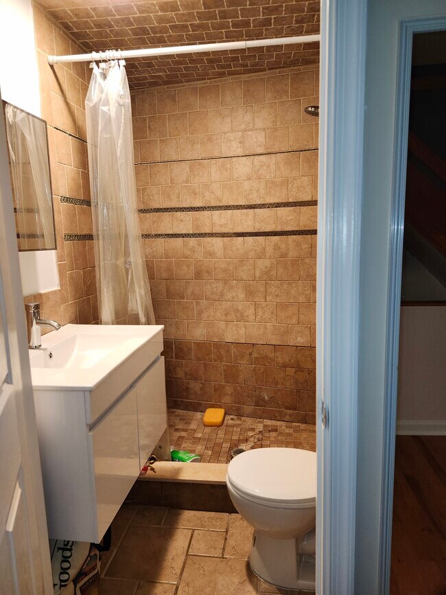 Photo - 733 Carpenter St