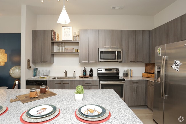 1BR, 1BA - 790 SF