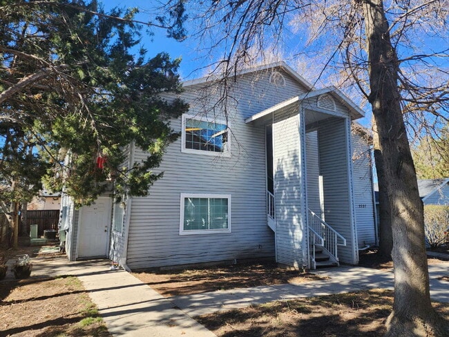 Building Photo - "Experience Modern Living: Spacious 2-Bed, 2-Bath Haven on S. Stephen Ave, Boise!"