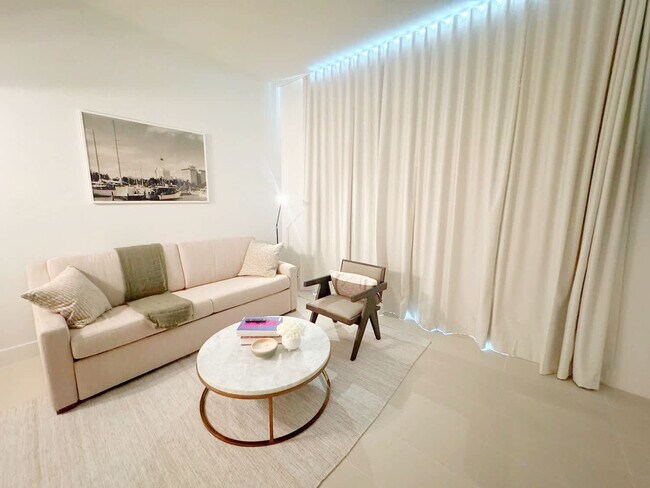 Photo - 159 NE 6th St Unidad FL48-ID1332433P