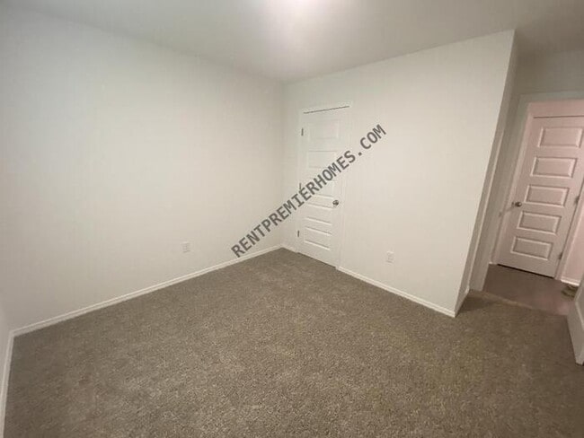 Photo - 103 E Fredonia Ct