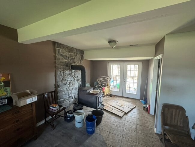 Photo - 695 Old Leetown Pike