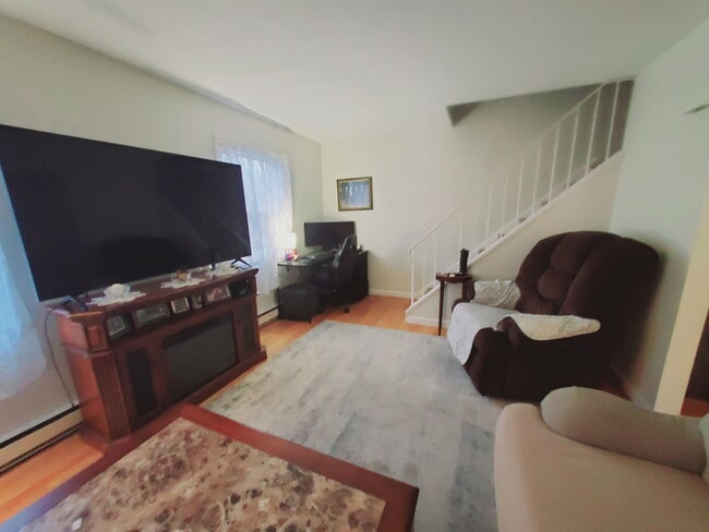 Photo - 313 Flax Hill Rd