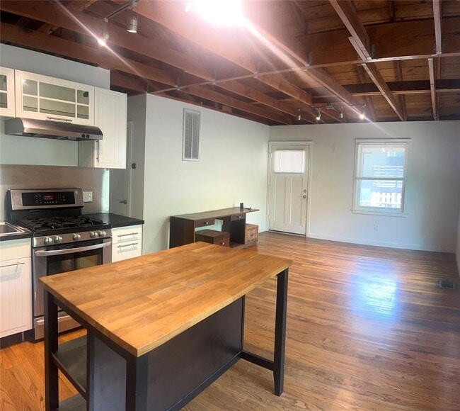 Photo - 1322 Morgan Ln